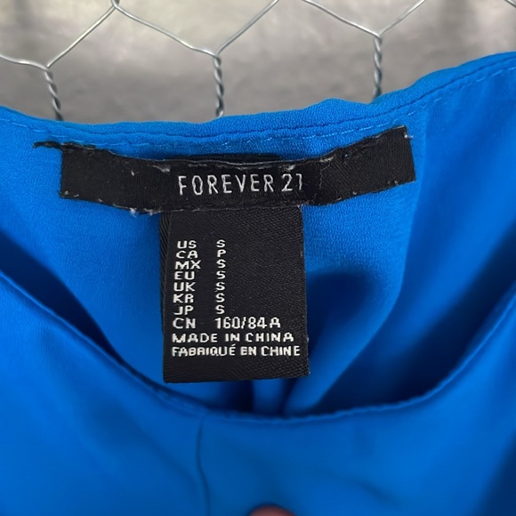 Blue Polyester Spaghetti Strap H-back Shell Top. Size Small. - Picture 4 of 5